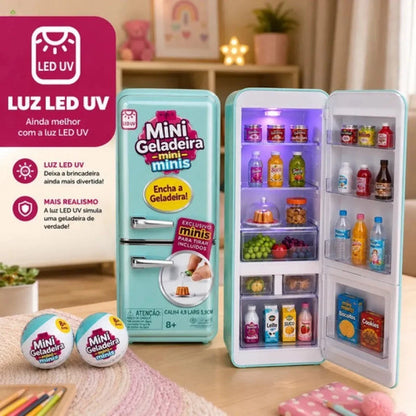 Mini Geladeira com a luz LED acesa
